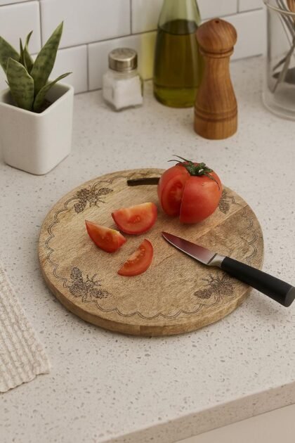 Dancing Bee chopping board